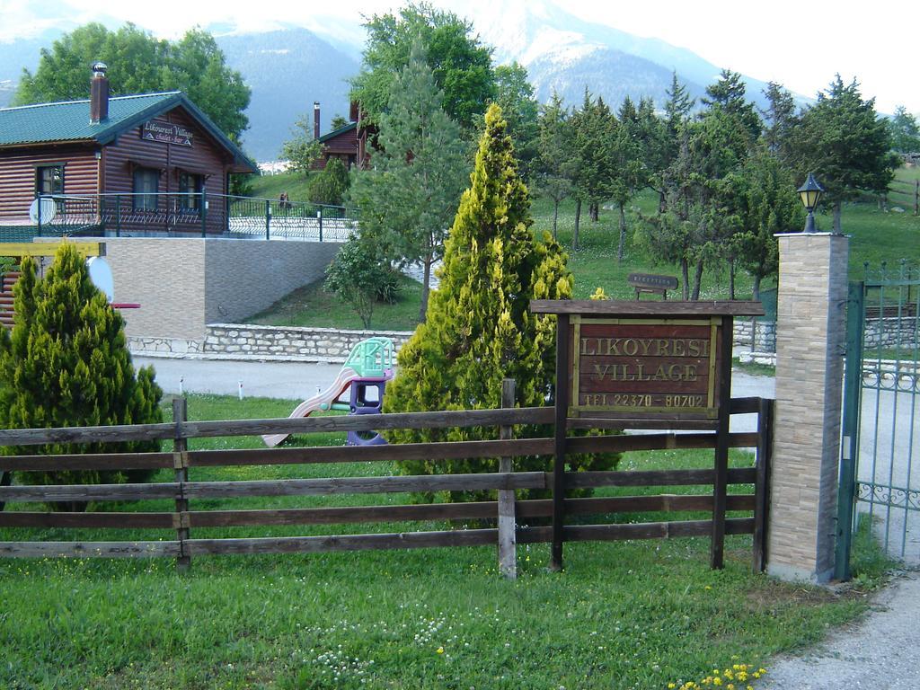 Chalet Likouresi Village Karpenísion Exteriör bild