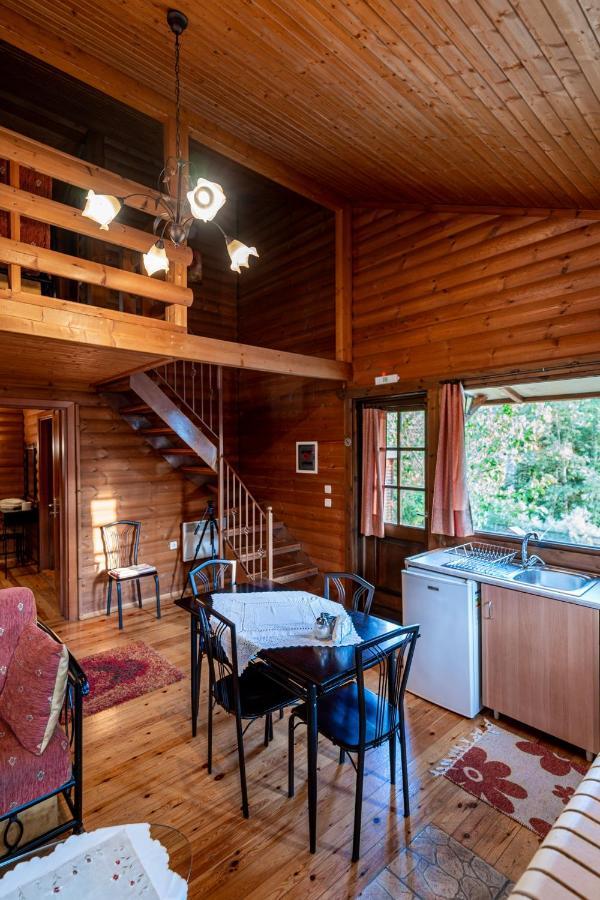Chalet Likouresi Village Karpenísion Exteriör bild