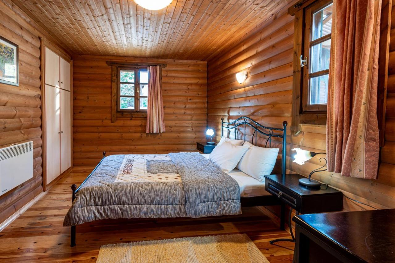 Chalet Likouresi Village Karpenísion Exteriör bild